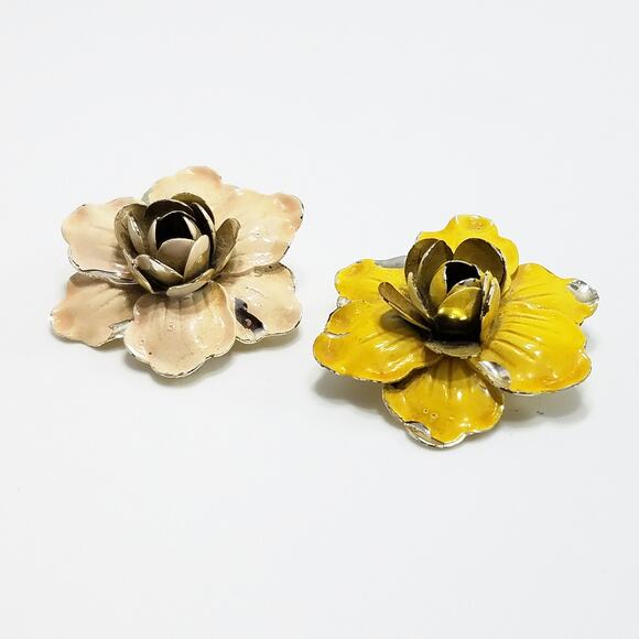 Pair of Vintage Enamel Flower Brooches – Pink & Yellow Set - Picture 4 of 10